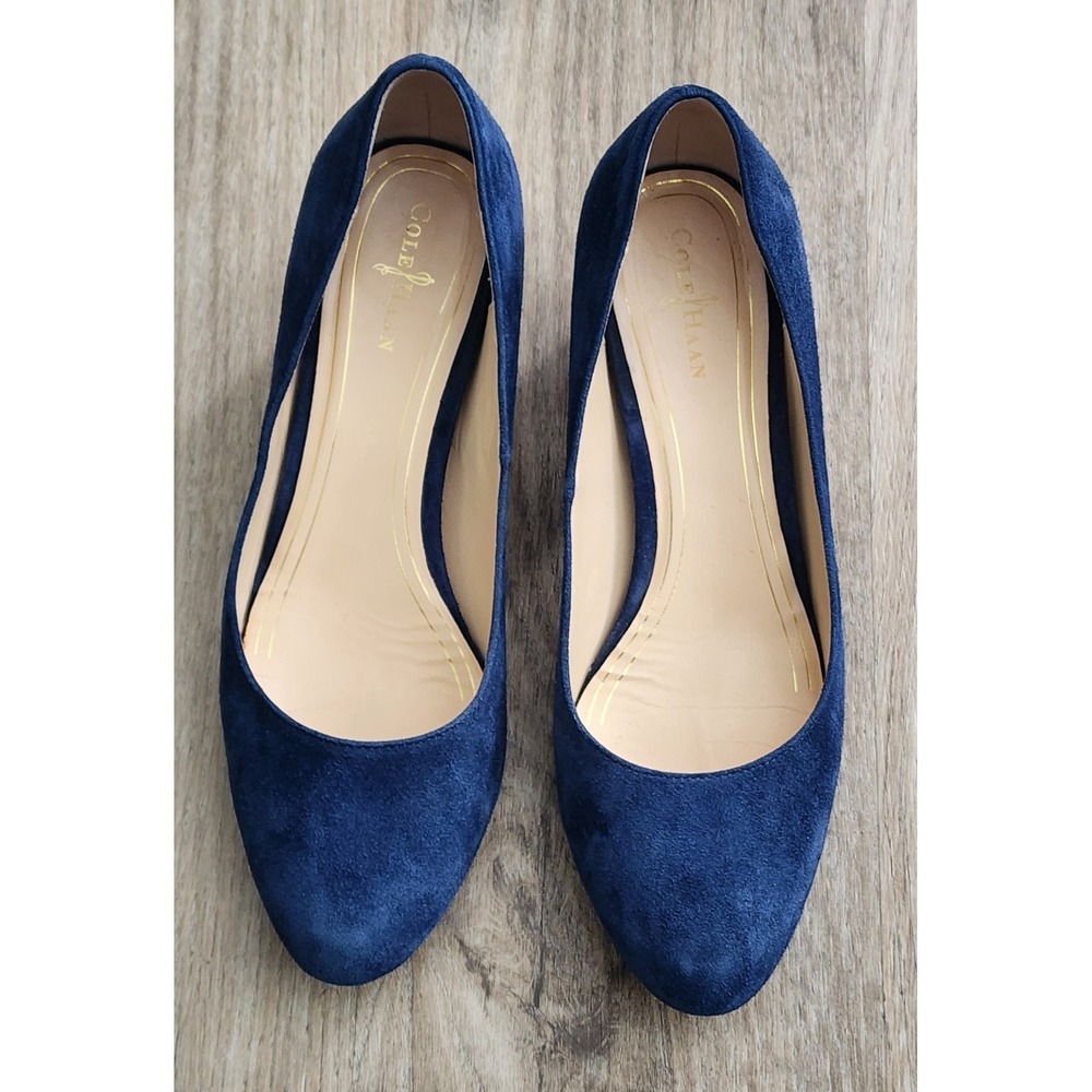 Cole Haan Women's Chelsea Blue Suede Low-flared Heel Pump Size 7.5B D40576